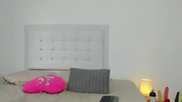 Snapshot of Sofia_Blosom chatting on October 2025 10:42:01 PM Sofia Blosom online show from October 2025 10:42:01 PM