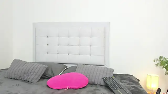 Snapshot of Sofia_Blosom chatting on November 2025 08:40:02 PM Sofia Blosom online show from November 2025 08:40:02 PM