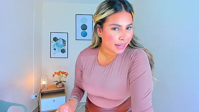 Snapshot of Carlota_peach chatting on March 2025 12:23:02 AM Carlota peach online show from March 2025 12:23:02 AM