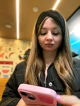 Snapshot of KrisMagnoly chatting on October 2025 04:37:01 PM KrisMagnoly online show from October 2025 04:37:01 PM