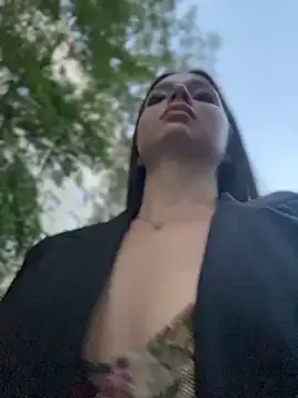 Snapshot of KrisMagnoly chatting on September 2025 04:40:02 PM KrisMagnoly online show from September 2025 04:40:02 PM