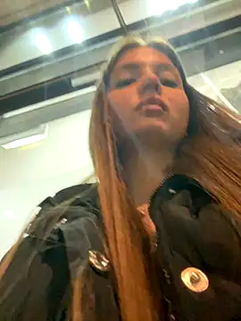 Snapshot of KrisMagnoly chatting on October 2025 03:08:01 PM KrisMagnoly online show from October 2025 03:08:01 PM