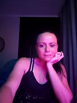 Snapshot of MrsBunnyBum chatting on April 2026 05:37:01 PM MrsBunnyBum online show from April 2026 05:37:01 PM