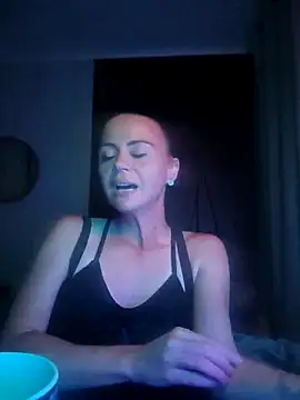 Snapshot of MrsBunnyBum chatting on April 2026 05:50:02 PM MrsBunnyBum online show from April 2026 05:50:02 PM