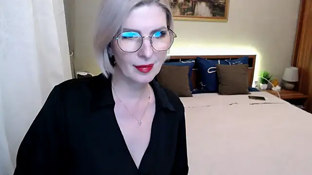 Snapshot of sensualEmilia chatting on May 2026 06:10:01 PM sensualEmilia online show from May 2026 06:10:01 PM