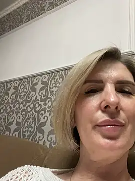 Snapshot of sensualEmilia chatting on June 2026 04:45:01 PM sensualEmilia online show from June 2026 04:45:01 PM