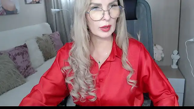 Snapshot of sensualEmilia chatting on February 2025 07:05:02 PM sensualEmilia online show from February 2025 07:05:02 PM