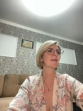 Snapshot of sensualEmilia chatting on May 2026 05:54:02 PM sensualEmilia online show from May 2026 05:54:02 PM