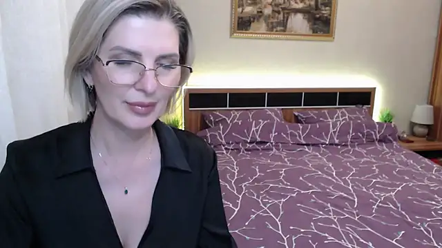 sensualEmilia online show from April 2026 05:06:02 PM