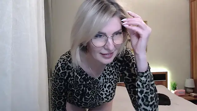 sensualEmilia online show from April 2026 08:34:01 PM