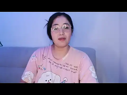Snapshot of YummymeowW chatting on May 2026 02:37:02 PM YummymeowW online show from May 2026 02:37:02 PM