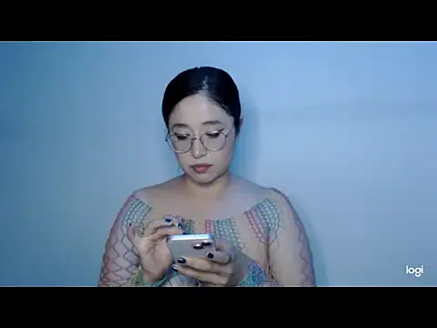 YummymeowW online show from November 2025 03:32:01 AM