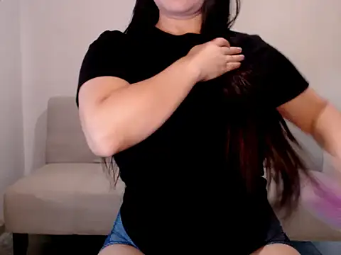 YummymeowW online show from June 2026 09:57:02 PM