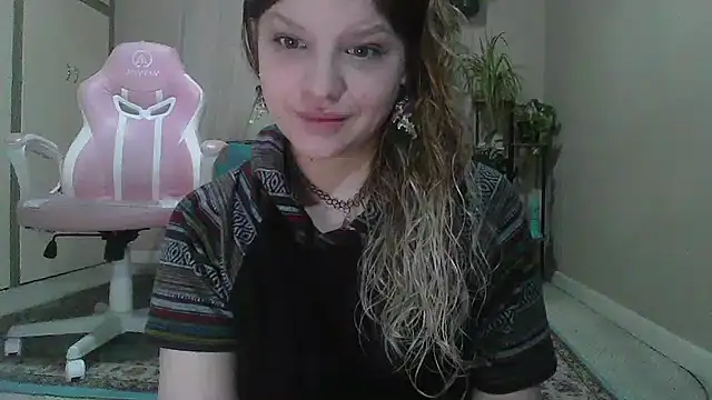 Snapshot of Emihaze chatting on June 2026 04:44:02 PM Emihaze online show from June 2026 04:44:02 PM