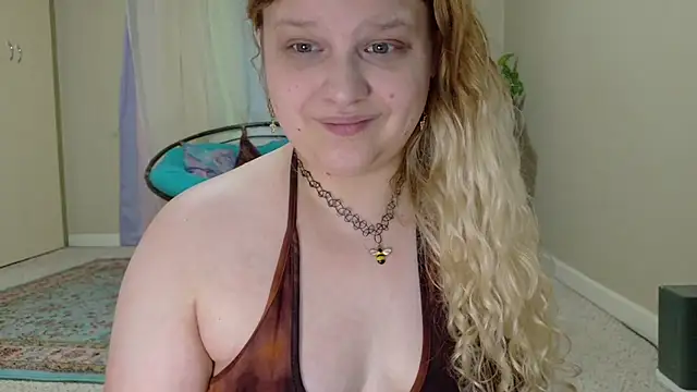 Snapshot of Emihaze chatting on November 2025 10:36:02 PM Emihaze online show from November 2025 10:36:02 PM