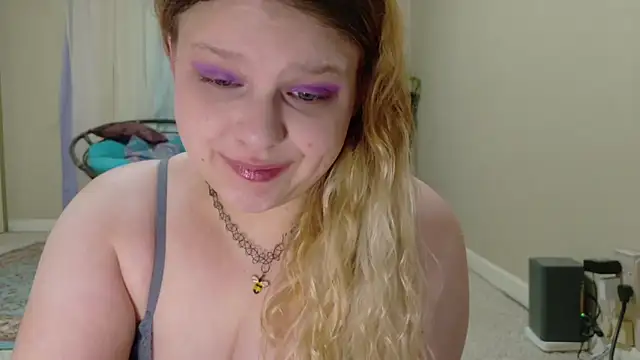 Emihaze online show from December 2025 07:50:01 PM