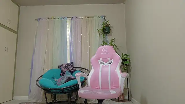 Emihaze online show from February 2026 07:24:01 PM