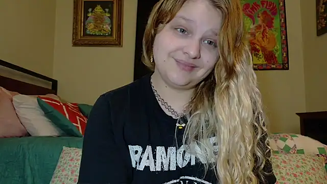 Snapshot of Emihaze chatting on October 2025 08:09:02 PM Emihaze online show from October 2025 08:09:02 PM