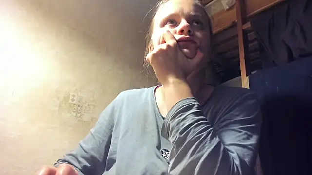 Snapshot of FrumCake chatting on January 2025 12:54:01 AM FrumCake online show from January 2025 12:54:01 AM