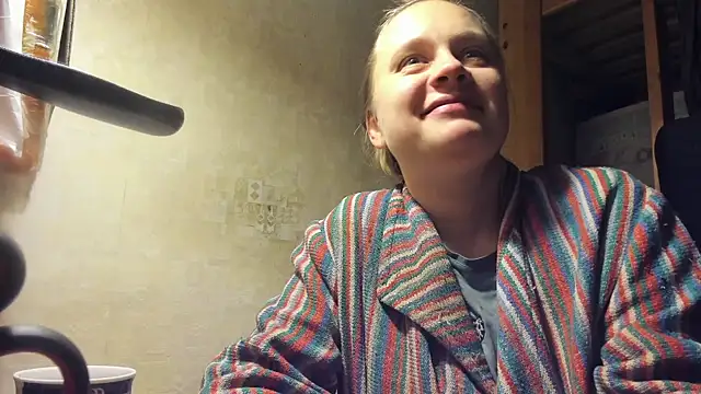 Snapshot of FrumCake chatting on February 2025 06:33:01 PM FrumCake online show from February 2025 06:33:01 PM