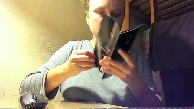 Snapshot of FrumCake chatting on January 2025 01:20:02 AM FrumCake online show from January 2025 01:20:02 AM