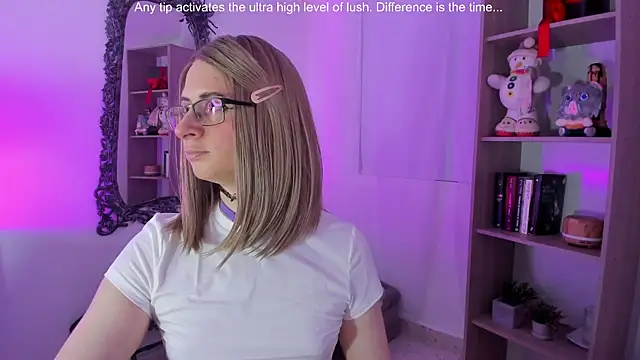 KimberlyJohnsoon online show from November 2025 04:30:01 PM