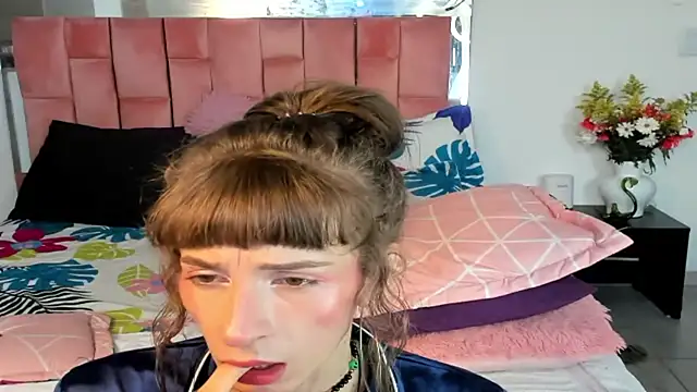 the queen aleja online show from October 2025 12:58:02 PM