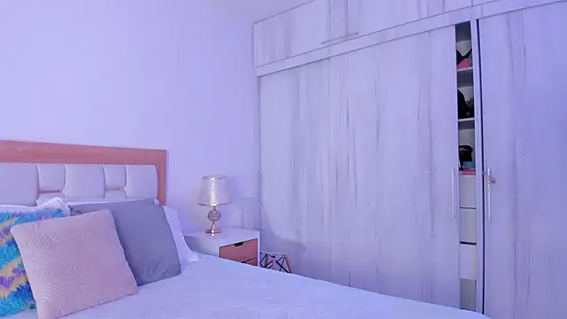 mia hank online show from November 2025 11:47:01 AM