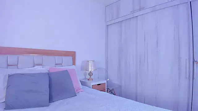 mia hank online show from November 2025 11:14:01 AM