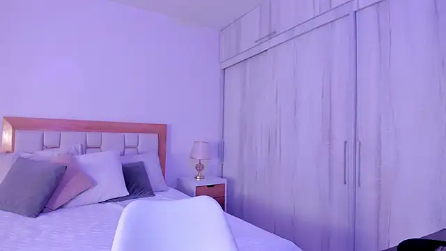 mia hank online show from October 2025 11:44:02 AM