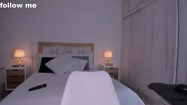 mia hank online show from February 2025 11:43:02 AM