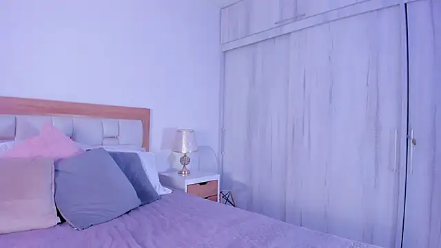 mia hank online show from November 2025 10:30:02 AM