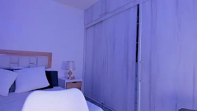 mia hank online show from February 2025 11:46:01 AM