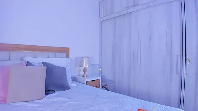 mia hank online show from November 2025 11:05:01 AM