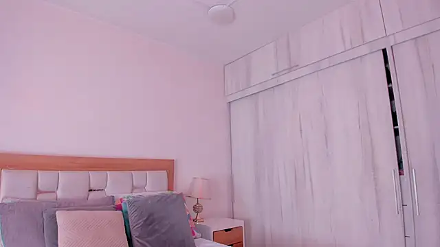 mia hank online show from October 2025 11:42:01 AM