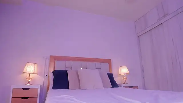 mia hank online show from December 2025 11:45:02 AM