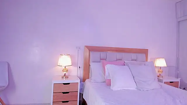 mia hank online show from March 2026 01:15:01 PM