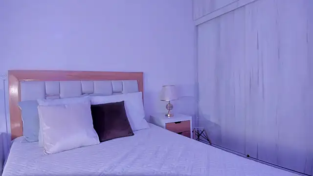 mia hank online show from April 2026 11:45:01 AM