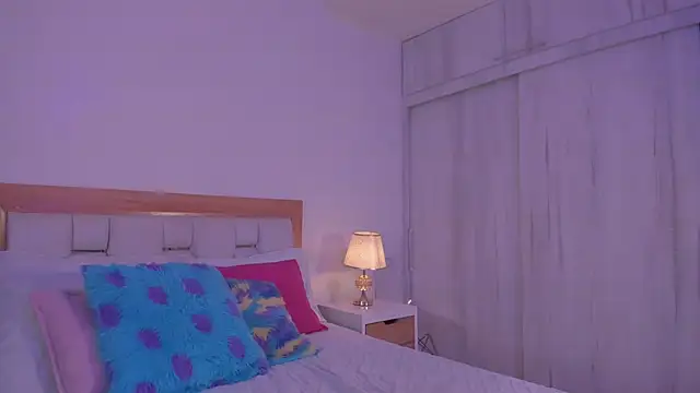 mia hank online show from December 2025 11:45:01 AM