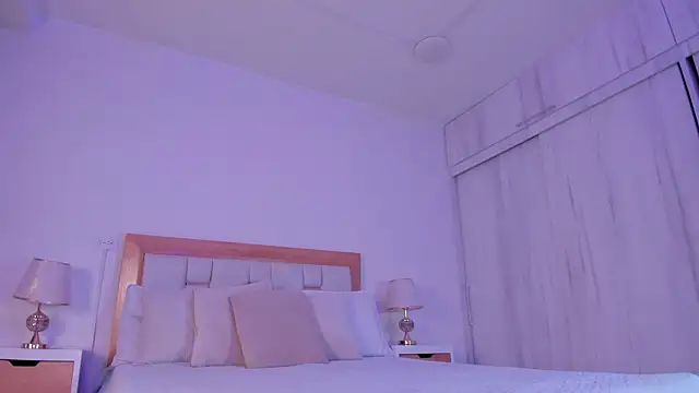 mia hank online show from December 2025 11:43:02 AM