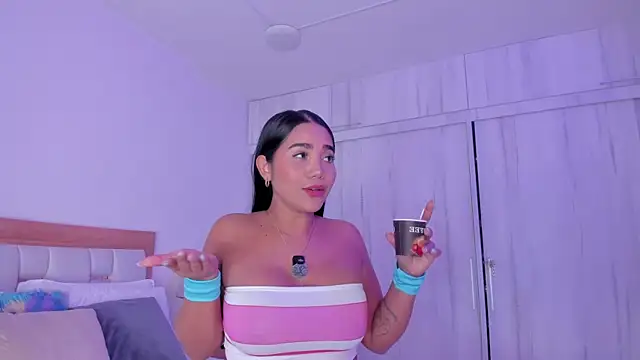 mia hank online show from October 2025 10:12:02 AM