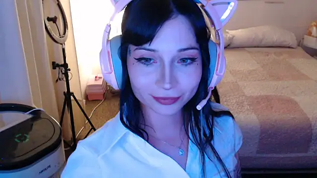 latinpetit online show from December 2025 02:59:02 AM