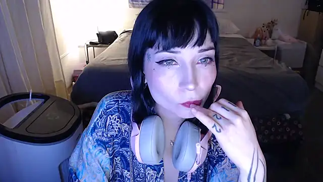 latinpetit online show from November 2025 03:16:01 AM