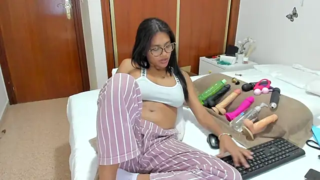 Honney sugar19 online show from November 2025 02:38:02 PM