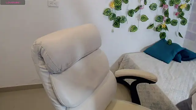 tania sweet   online show from September 2025 04:02:02 PM