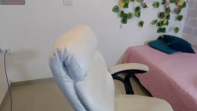 tania sweet   online show from October 2025 05:09:02 PM