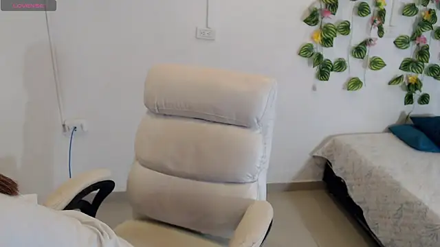 tania sweet   online show from October 2025 03:23:02 PM