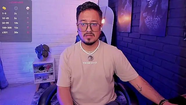 DaviidEvans  online show from May 2026 04:39:01 PM