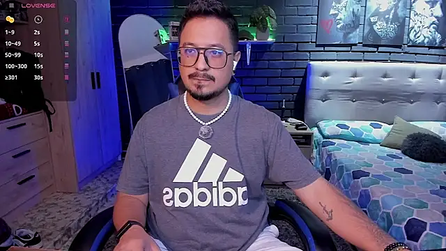 DaviidEvans  online show from April 2026 02:46:01 AM