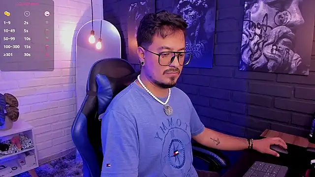 DaviidEvans  online show from May 2026 07:04:02 AM